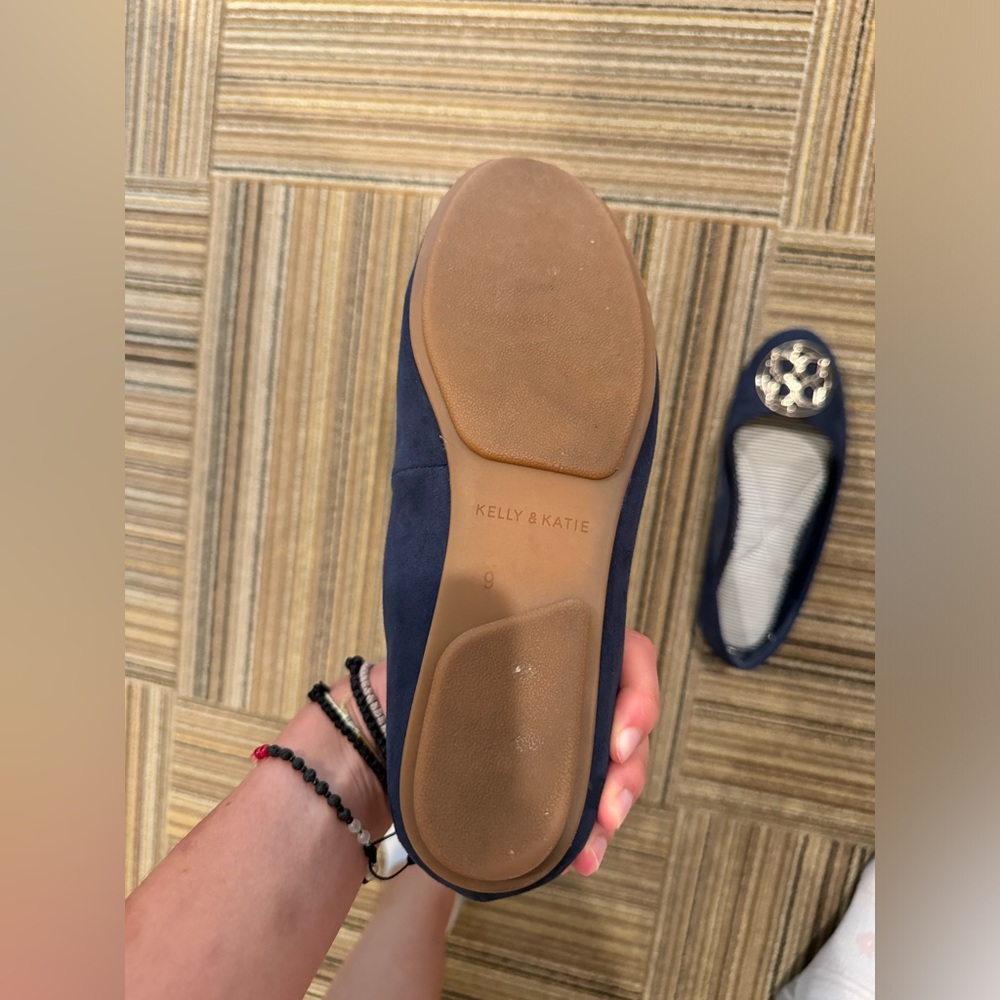 Women’s flats size 9